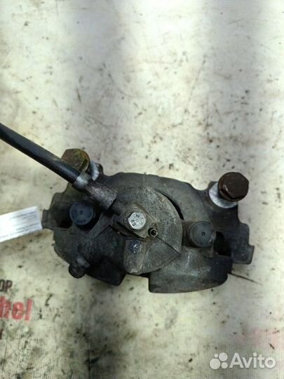 Суппорт тормозной передний правый Volkswagen Golf