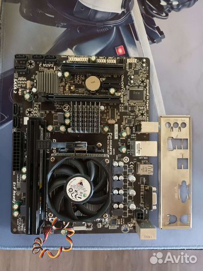 Материнская плата с процессором и памятью