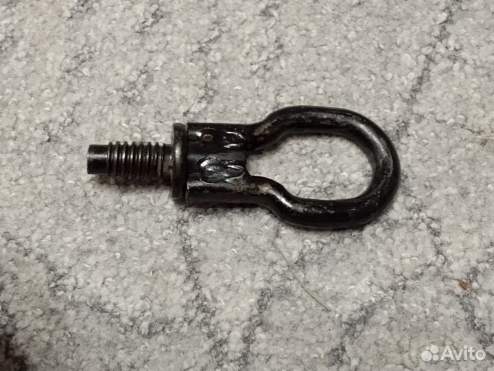 Буксировочный крюк