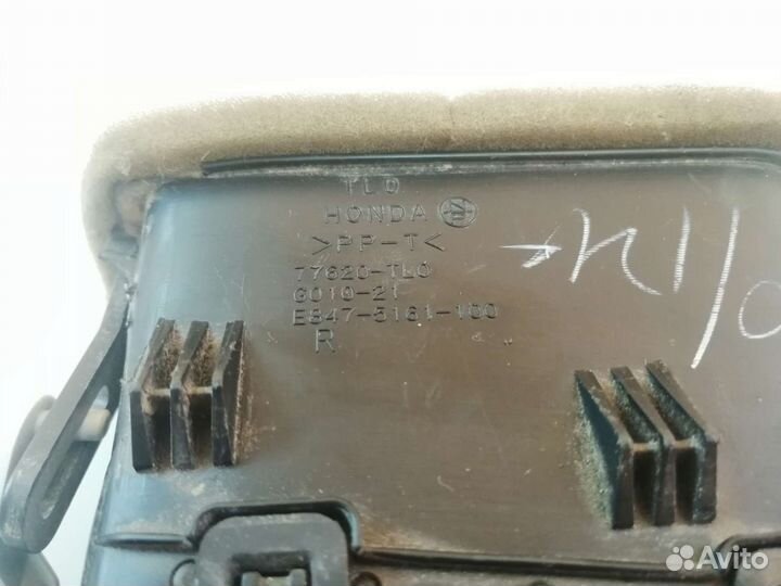 Дефлектор воздушный правый Honda Accord 8