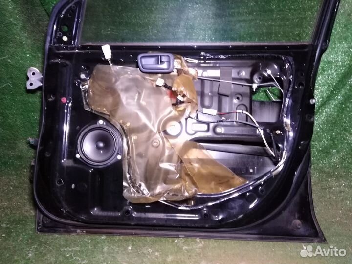 Дверь передняя правая Toyota Ipsum SXM10 Пустая