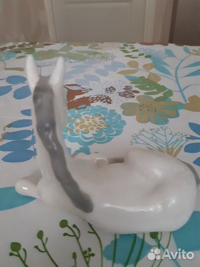 Фарфоровая статуэтка 