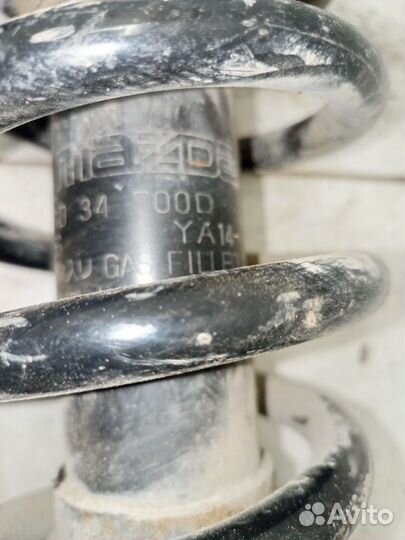 Стойка передняя правая в сборе