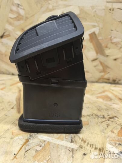 Дефлектор воздуховода левый Kia Sportage 2