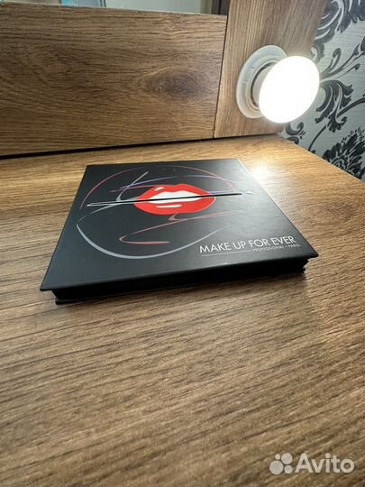 Палитра теней Make Up For Ever