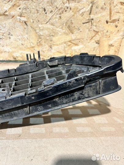 Решетка в бампер центральная Opel astra h