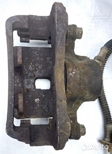 Мицубиси Галант Суппорт передний Лев