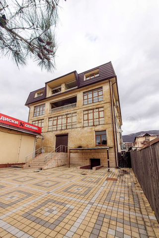 Здание на первой линии 1364 м²