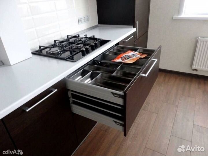 Кухонный гарнитур в современном стиле на заказ