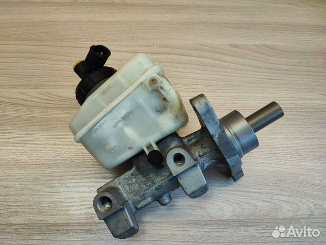 Главный тормозной цилиндр Renault Duster