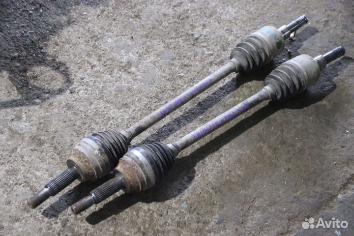 Привод в сборе зад на Мазда Трибьют