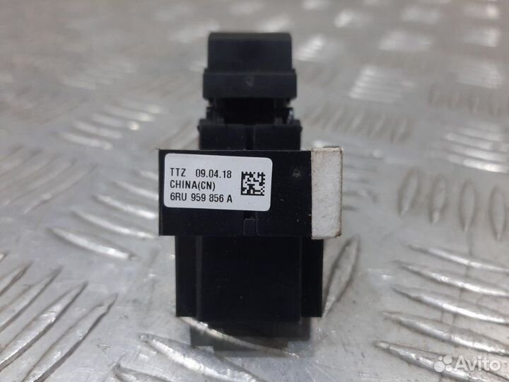 Кнопка стеклоподъемника передняя правая Volkswagen