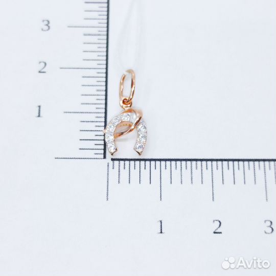 Золотая подвеска с камнем