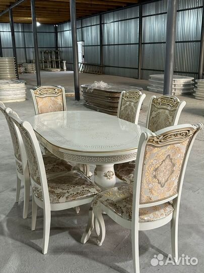 Стол «Лапка Версаче»