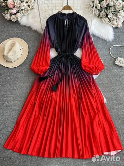 Платье 44-50 размер плиссированное красное