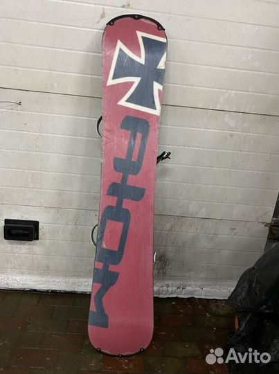 Сноуборд atom креплением,ботинками