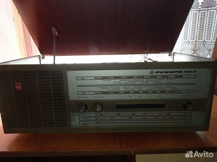 Радиола рекорд 352