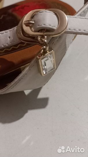 Босоножки новые размер 40