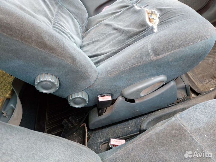 Сиденья передние. Renault Scenic 1.1998г