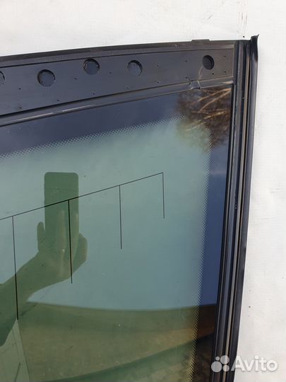 Левое стекло багажника BMW e61