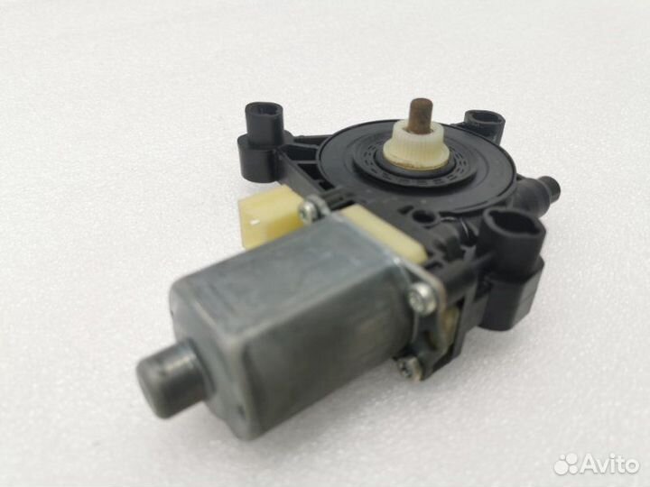 Мотор стеклоподъемника передний левый Skoda