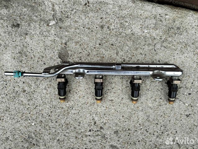 Топливная рейка с форсунками Хонда Фрид 1