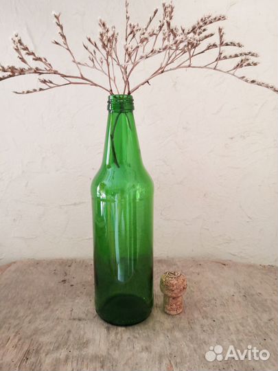 Бутылка зеленое стекло с красной крышкой