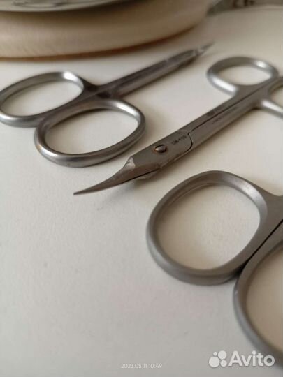 Заточка маникюрного инструмента у нас в офисе