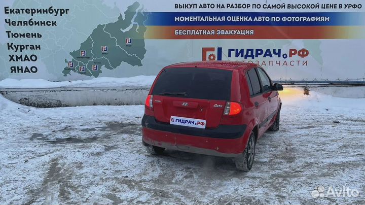 Обшивка стойки центральная нижняя правая Hyundai Getz 85845-1C010. Дефект