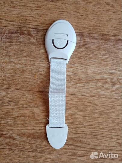 Блокировка на шкаф от детей