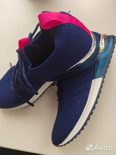 Кроссовки женские 39 размер