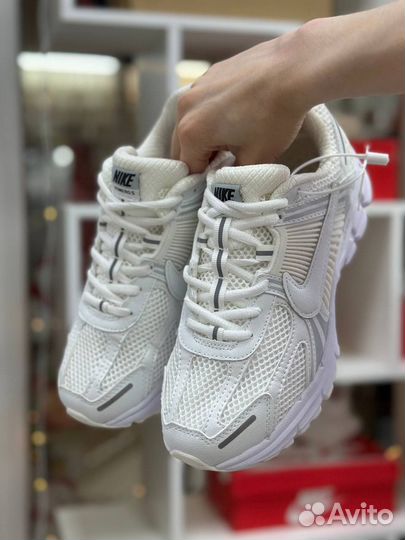 Кроссовки Nike Zoom Vomero 5 белые