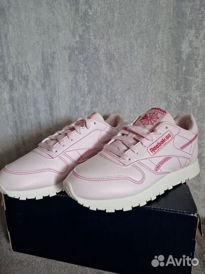 Женские кроссовки Reebok Classic 37,5 размер