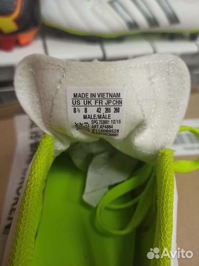 Левая бутса FG Adidas Gloro и Puma PowerCat 3.10