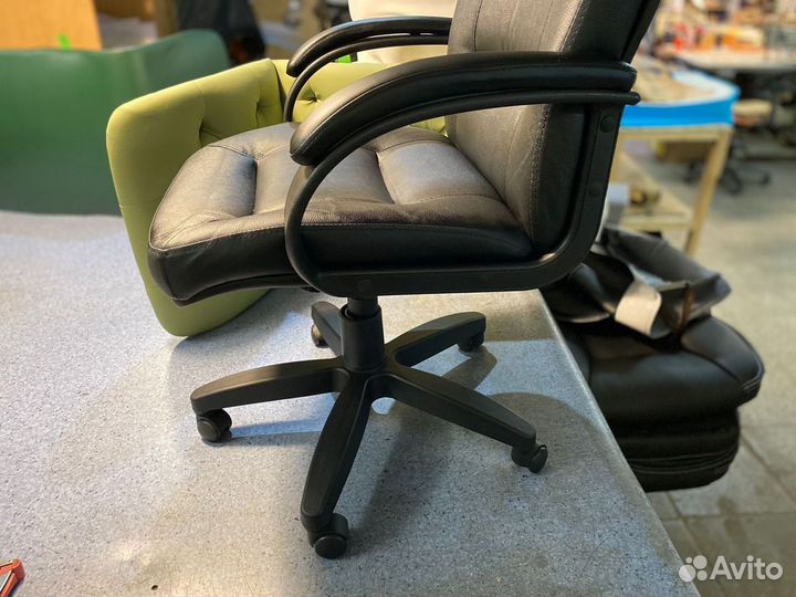 Офисное кресло
