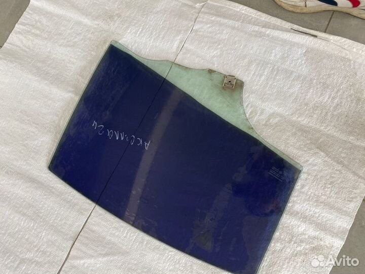 Стекло задней двери правое Mazda 3 BK