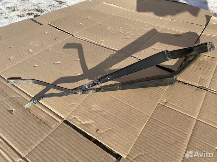 Поводок дворника Toyota RAV4 XA20