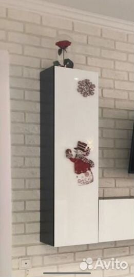 Полка навесная белая