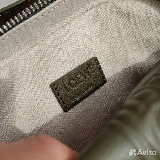 Женские сумки кроссбоди Loewe