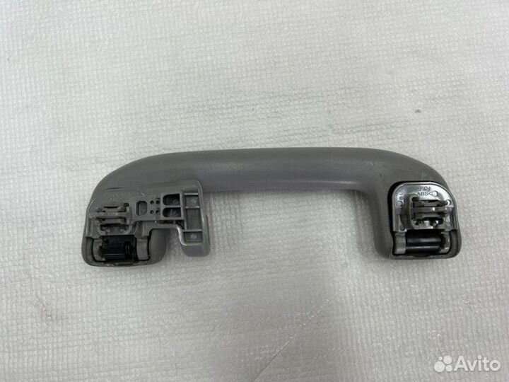Ручка внутренняя потолочная задняя Toyota Camry