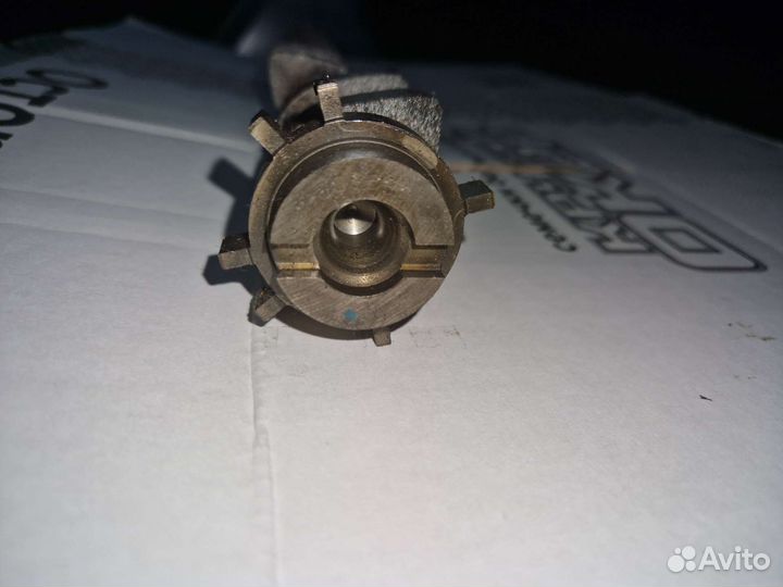 Распредвал mazda L3G2 421 мазда