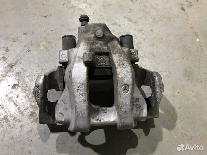 Суппорт задний левый Mercedes-Benz E-Class W212