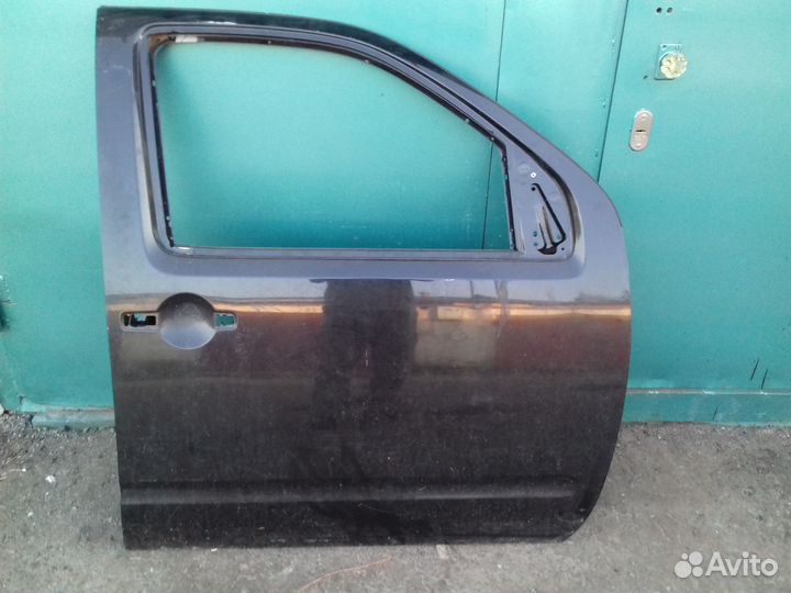 Nissan Pathfinder Navara дверь передняя