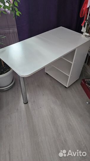 Маникюрный стол складной бу