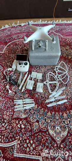 Квадрокоптер DJI Phantom 4 Advanced
