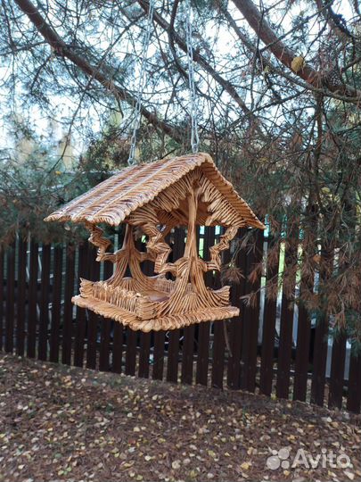 Кормушка для птиц из дерева