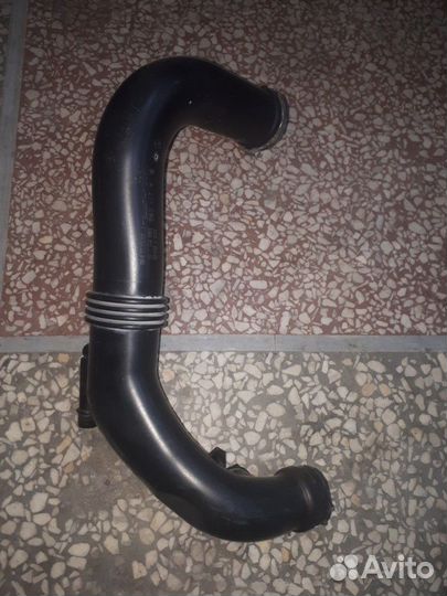 Патрубок на турбину мерседес 212,204