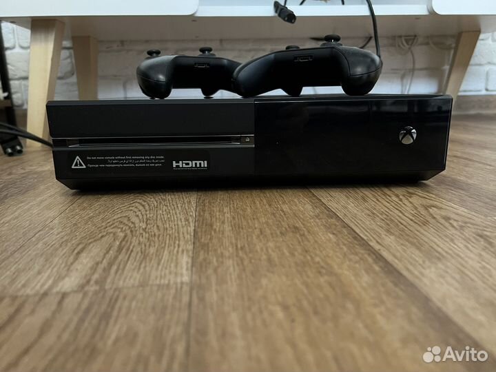 Xbox One + 2 геймпада + GTA5