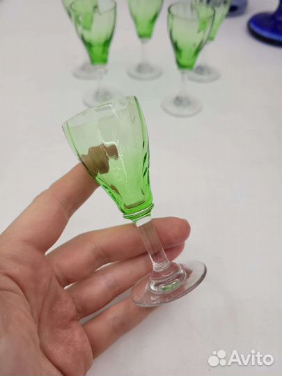 Бокал урановое стекло