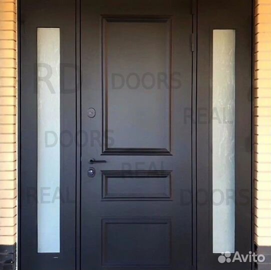 Металлическая входная дверь с боковыми стеклами